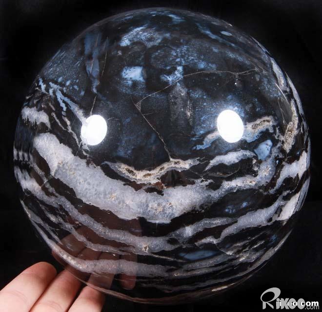 Titan 7.0" Black Zebra Agate Sphere, Crystal Ball Titan 7.0" Black Zebra Agate Sphere, Crystal Ball