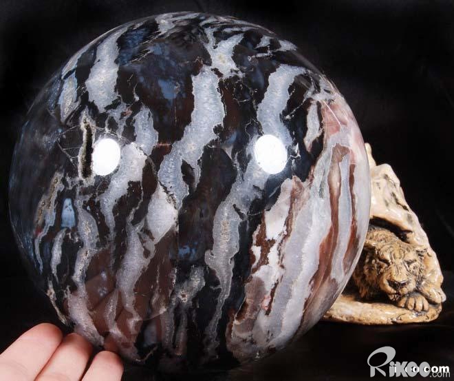 Titan 7.0" Black Zebra Agate Sphere, Crystal Ball Titan 7.0" Black Zebra Agate Sphere, Crystal Ball